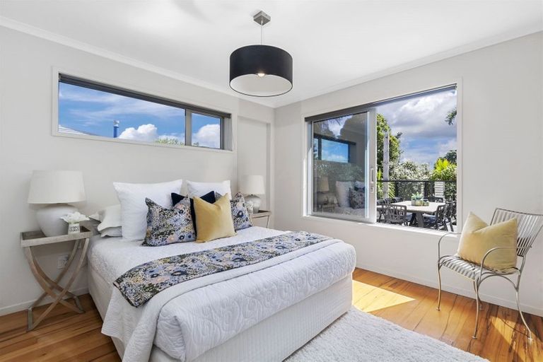 Photo of property in 2/12 Beatrice Avenue, Hillcrest, Auckland, 0627