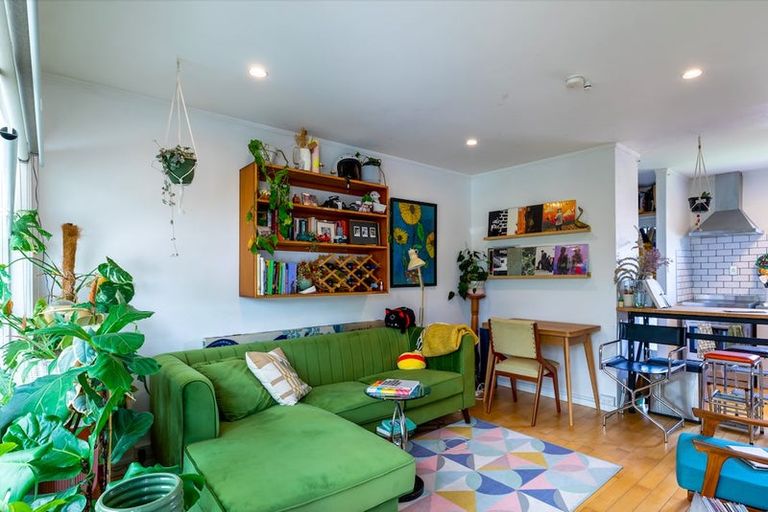 Photo of property in 2/27 Nikau Street, New Lynn, Auckland, 0600