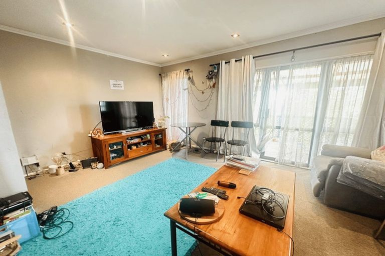 Photo of property in 64 Golf Road, New Lynn, Auckland, 0600