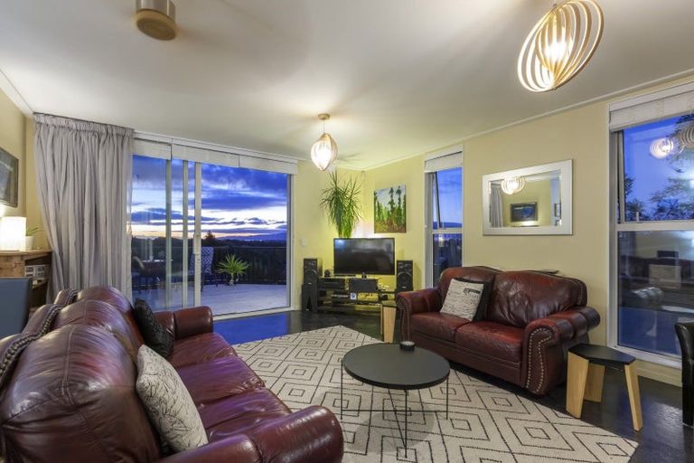 Photo of property in 72 Kakariki Grove, Waikanae, 5036