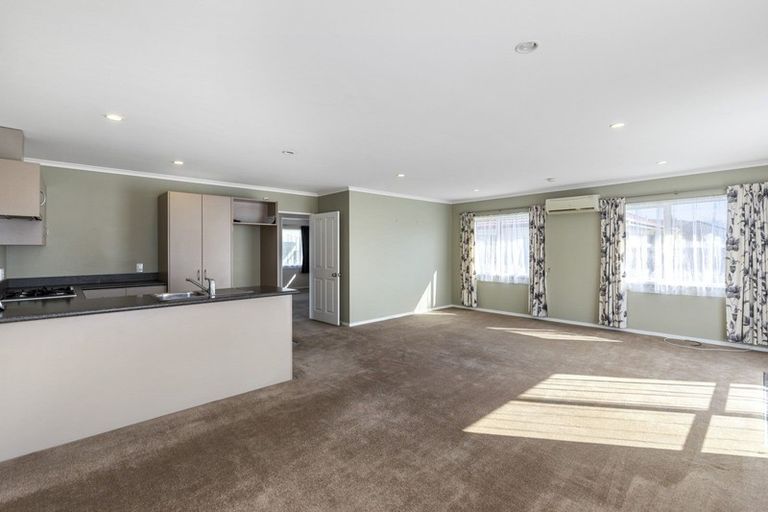 Photo of property in 35 Woodland Mews, Wainuiomata, Lower Hutt, 5014