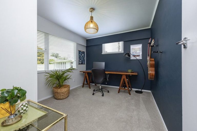 Photo of property in 8 Brennan Avenue, Te Atatu Peninsula, Auckland, 0610