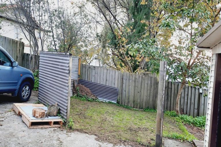 Photo of property in 38 Porter Crescent, Helensville, 0800