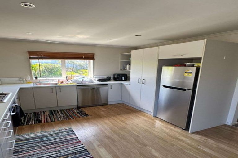 Photo of property in 50a Miles Crescent, Newlands, Wellington, 6037