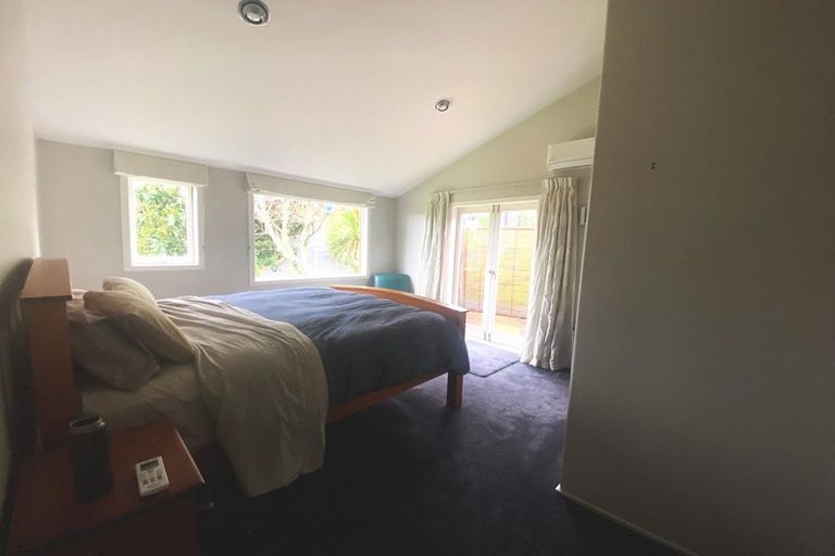 Photo of property in 137 Matipo Road, Te Atatu Peninsula, Auckland, 0610