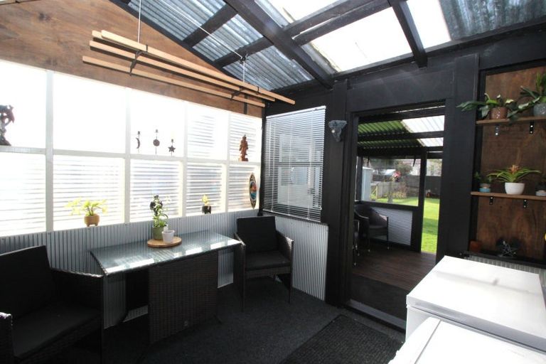 Photo of property in 26 Ross Street, Woodville, 4920