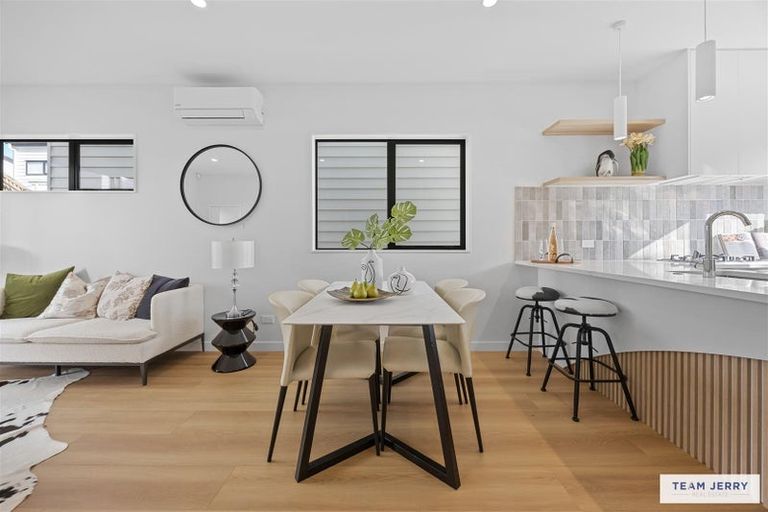 Photo of property in 37a Crestview Rise, Papakura, 2110