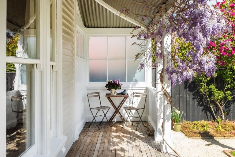 Photo of property in 42 Holly Road, St Albans, Christchurch, 8014