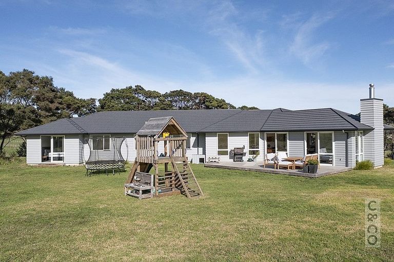 Photo of property in 1293 Old North Road, Helensville, 0875