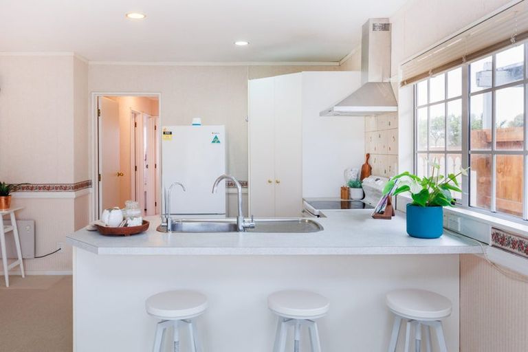 Photo of property in 42a Pinedale Parade, Milson, Palmerston North, 4414