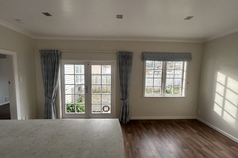 Photo of property in 227 The Parade, Island Bay, Wellington, 6023