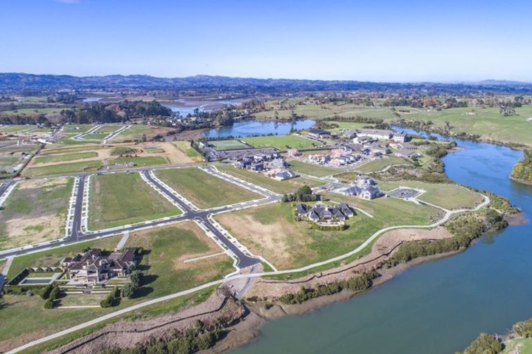 Photo of property in 35 Hayfield Way, Karaka, Papakura, 2113