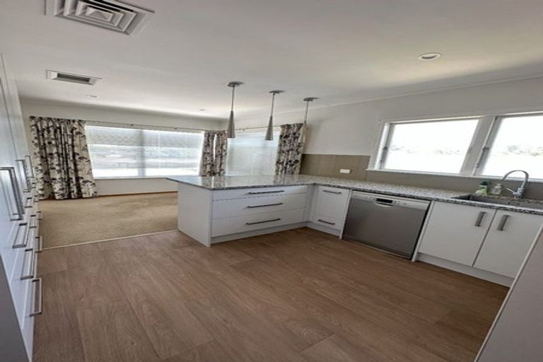 Photo of property in 494 Don Buck Road, Massey, Auckland, 0614