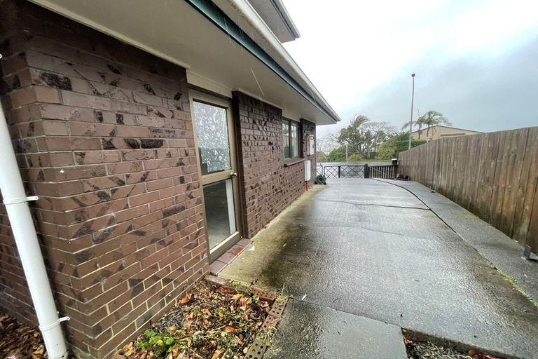 Photo of property in 1/41 College Road, Northcote, Auckland, 0627