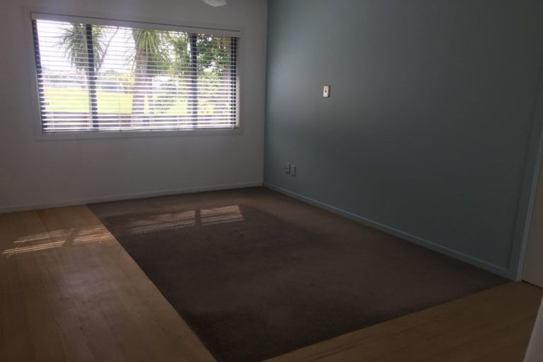 Photo of property in 9 Quo Vadis Place, Red Beach, 0932