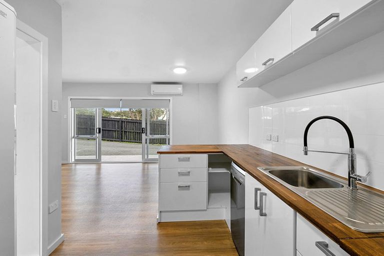 Photo of property in 38c Breakwater Road, Moturoa, New Plymouth, 4310