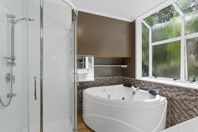 Photo of property in 15b Kakariki Grove, Waikanae, 5036