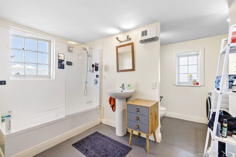 Photo of property in 9 Thorby Street, Northland, Wellington, 6012