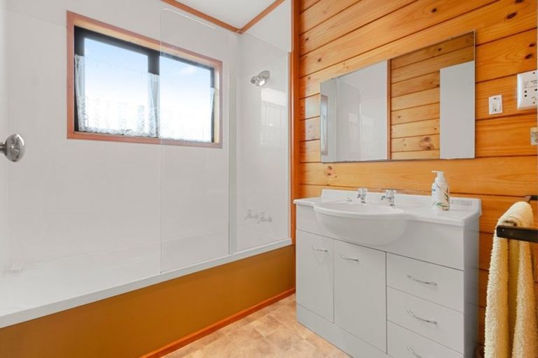 Photo of property in 37a Hill Crescent, Papakura, 2110