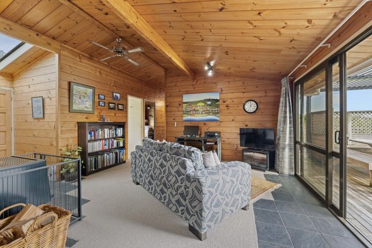 Photo of property in 6 Byron Place, Whalers Gate, New Plymouth, 4310