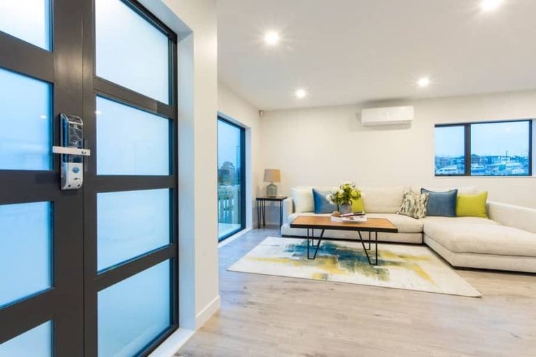 Photo of property in 15 Tahingamanu Road, Hobsonville, Auckland, 0616