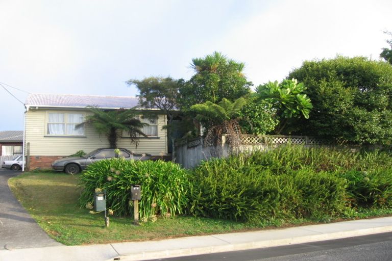 Photo of property in 2/4 Merton Avenue, Glenfield, Auckland, 0627