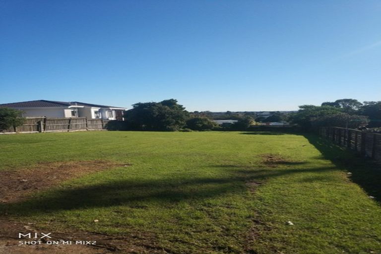 Photo of property in 63 Golf Road, New Lynn, Auckland, 0600