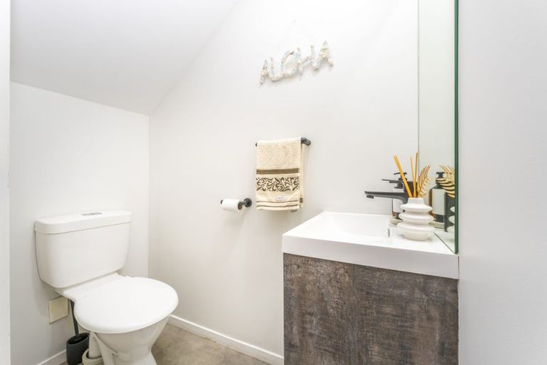 Photo of property in 11/17 Harbour View Road, Te Atatu Peninsula, Auckland, 0610