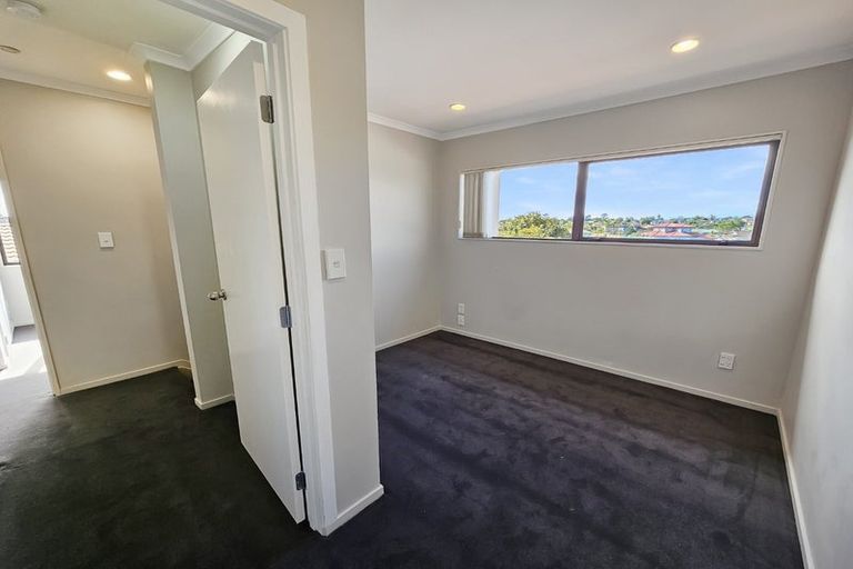 Photo of property in 98d Naylors Drive, Mangere, Auckland, 2022