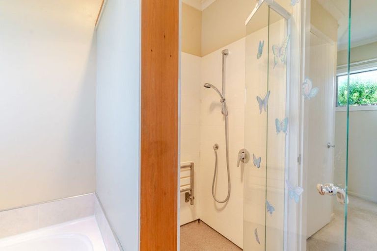 Photo of property in 2 Garrison Street, Carterton, 5713