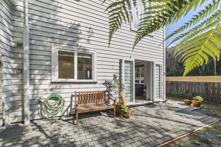 Photo of property in 25 Omar Street, Khandallah, Wellington, 6035