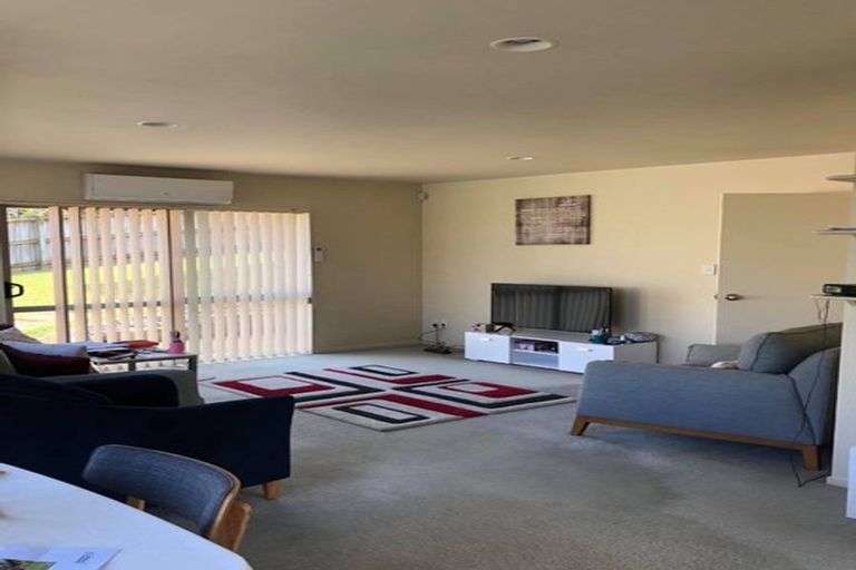 Photo of property in 9 Graham Collins Drive, Windsor Park, Auckland, 0632