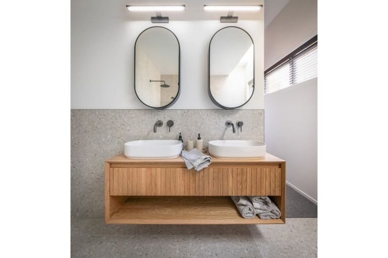 Photo of property in 17 Kapuka Lane, Wanaka, 9305