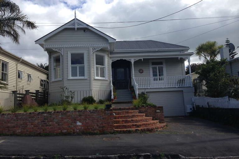 Photo of property in 19 Shoal Bay Road, Devonport, Auckland, 0624