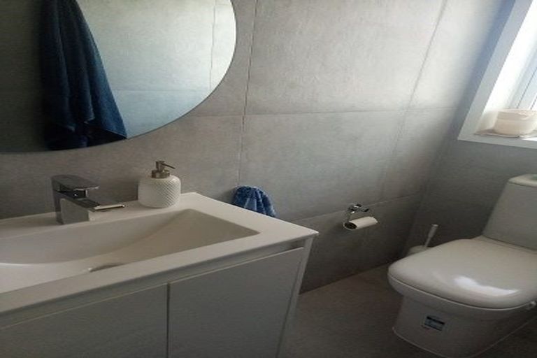 Photo of property in 9 Humphrey Kemp Avenue, Henderson, Auckland, 0612