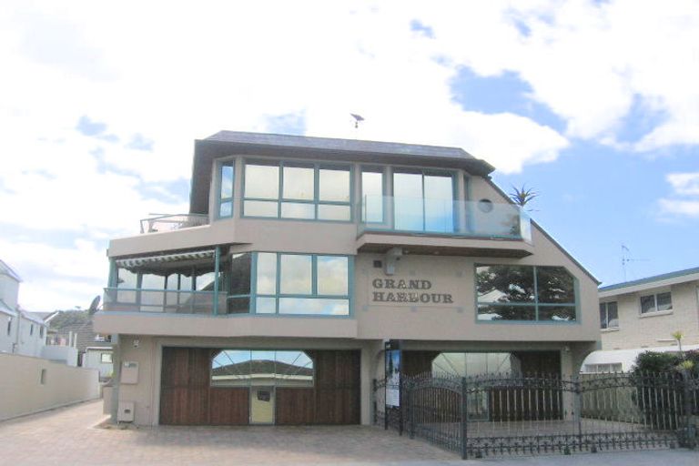 Photo of property in 24 The Mall, Mount Maunganui, 3116