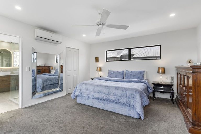 Photo of property in 14 The Parade, Bucklands Beach, Auckland, 2012