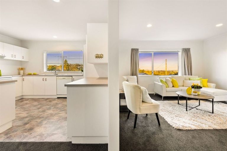 Photo of property in 2/86 Don Buck Road, Massey, Auckland, 0614