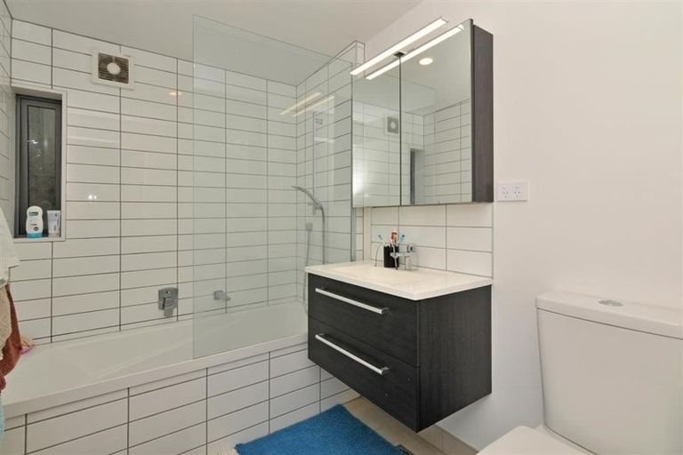 Photo of property in 7u4 Handyside Street, Tawa, Wellington, 5028