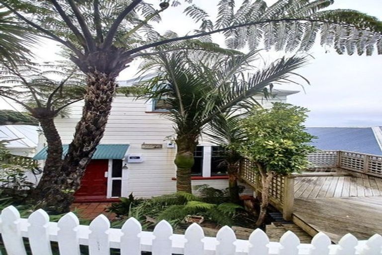 Photo of property in 14 Dorking Road, Brooklyn, Wellington, 6021