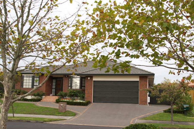Photo of property in 11 Arrathorne Place, Northpark, Auckland, 2013