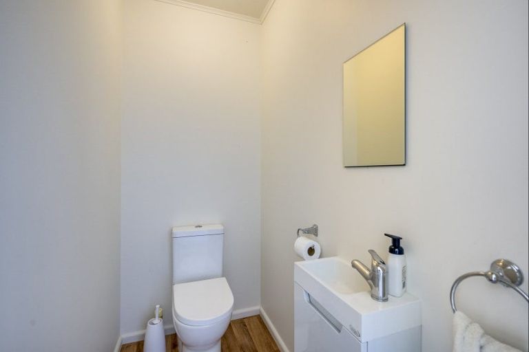 Photo of property in 11 Tauroa Road, Havelock North, 4130