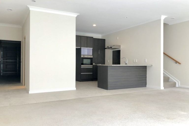 Photo of property in 10/44 Carlos Drive, Flat Bush, Auckland, 2016