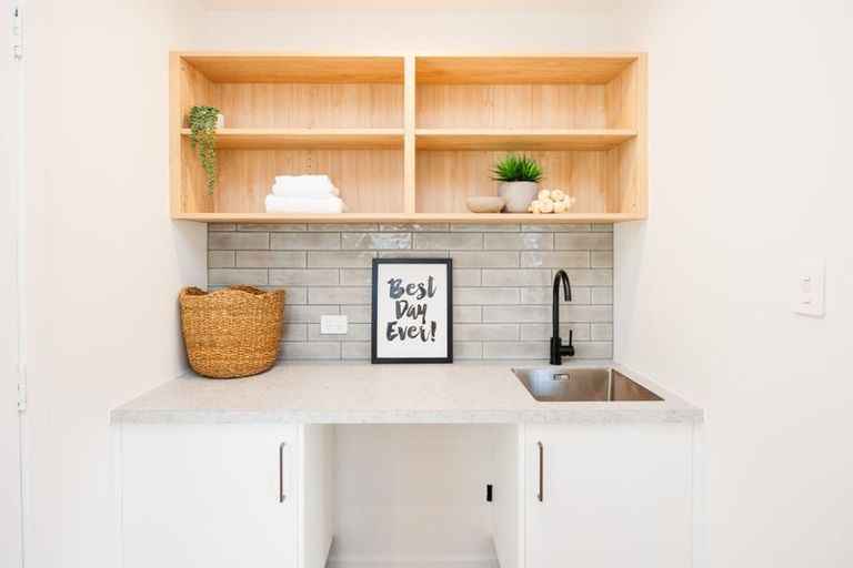 Photo of property in 9 Pinedale Parade, Milson, Palmerston North, 4414