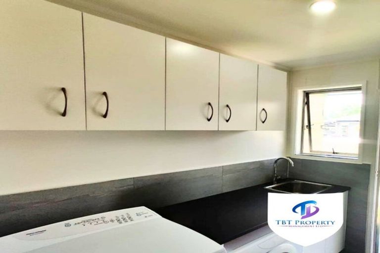 Photo of property in 18 Lipton Grove, Opaheke, Papakura, 2113