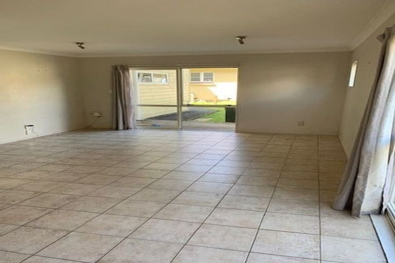 Photo of property in 16 Kauri Glen Road, Northcote, Auckland, 0627