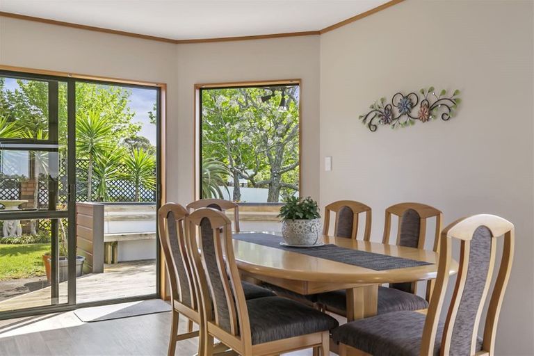 Photo of property in 14 Rifleman Rise, Unsworth Heights, Auckland, 0632