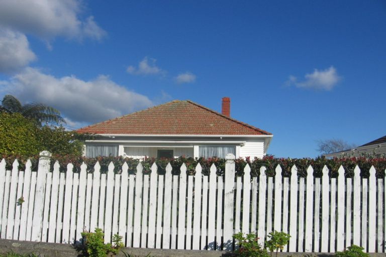 Photo of property in 104 Trafalgar Street, Waterloo, Lower Hutt, 5011