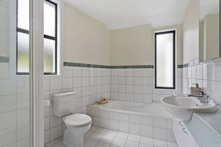 Photo of property in 3 Oakford Close, Riccarton, Christchurch, 8011