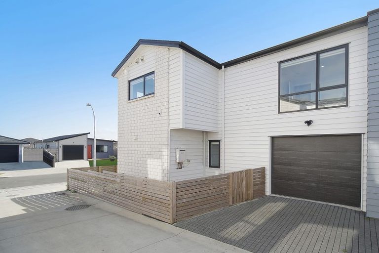 Photo of property in 20 Survila Street, Takanini, 2110